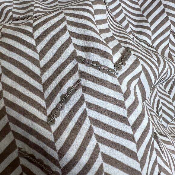 Loft Sleeveless Beige Chevron Print Sequin Accent Blouse Medium Petite - Picture 4 of 8